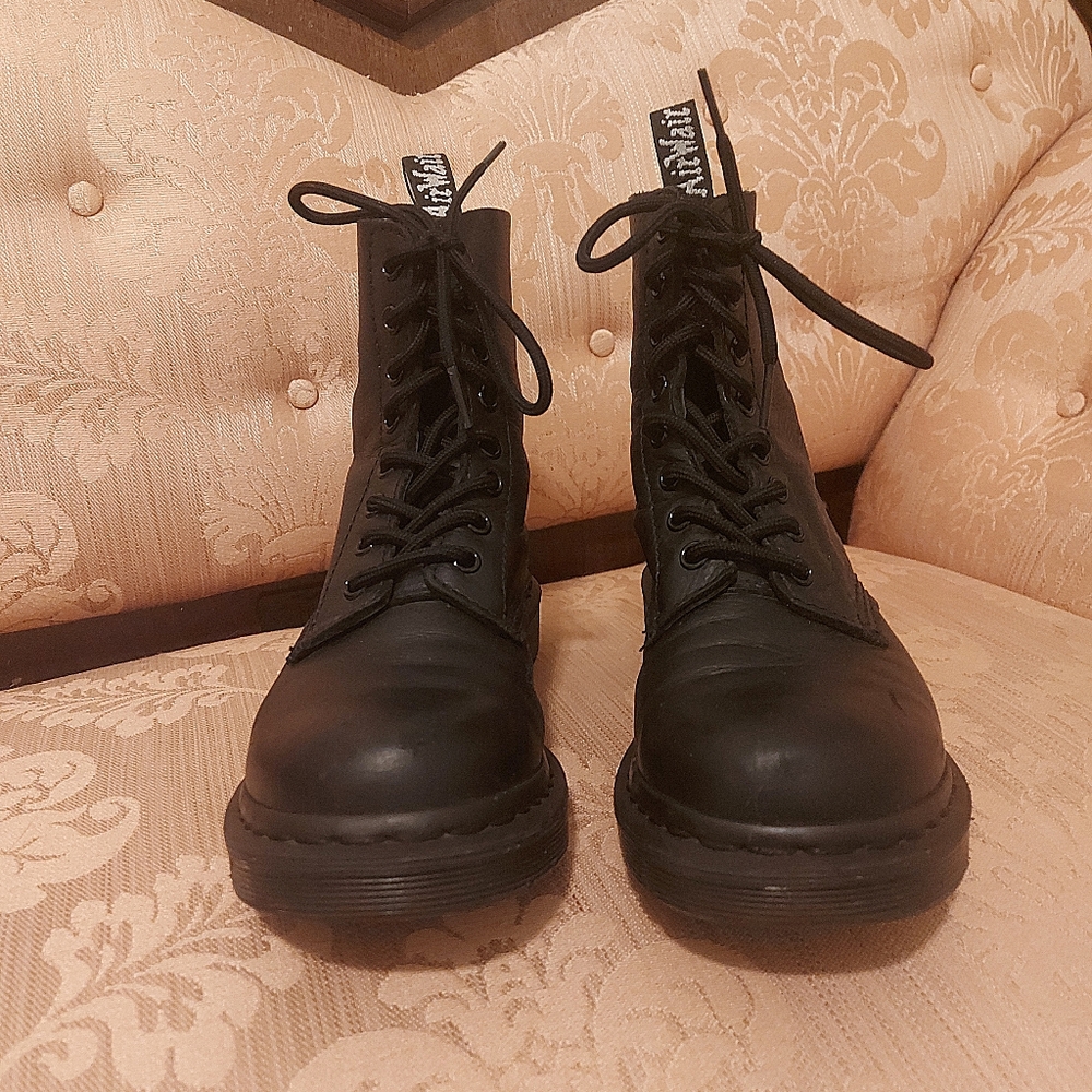 Dr Martens - Women's 1460 Pascal Mono 8 Eye Boot